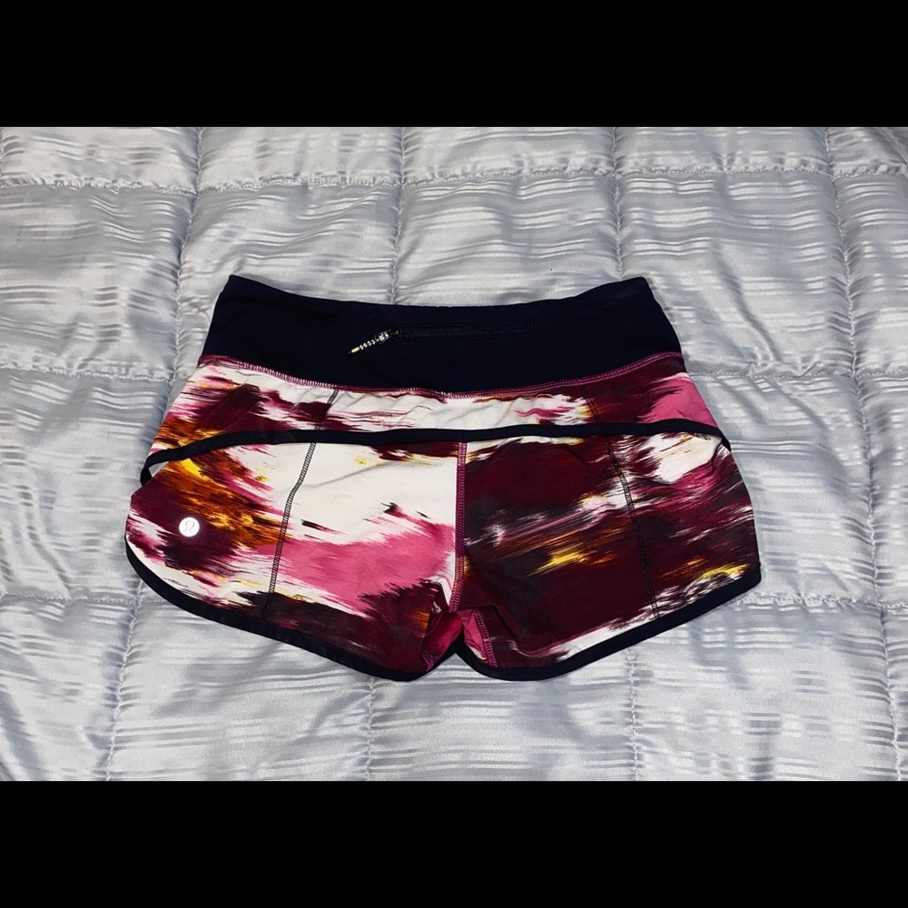 Lululemon Print 2.5" Speed Up Shorts sz 2